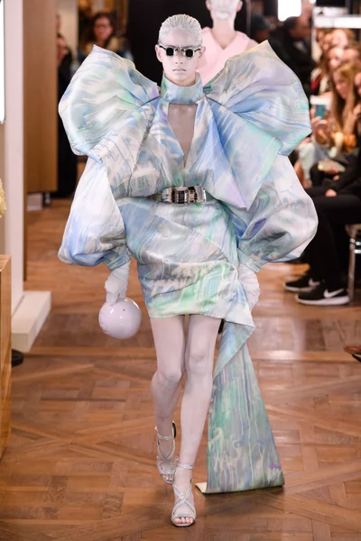 Look 19